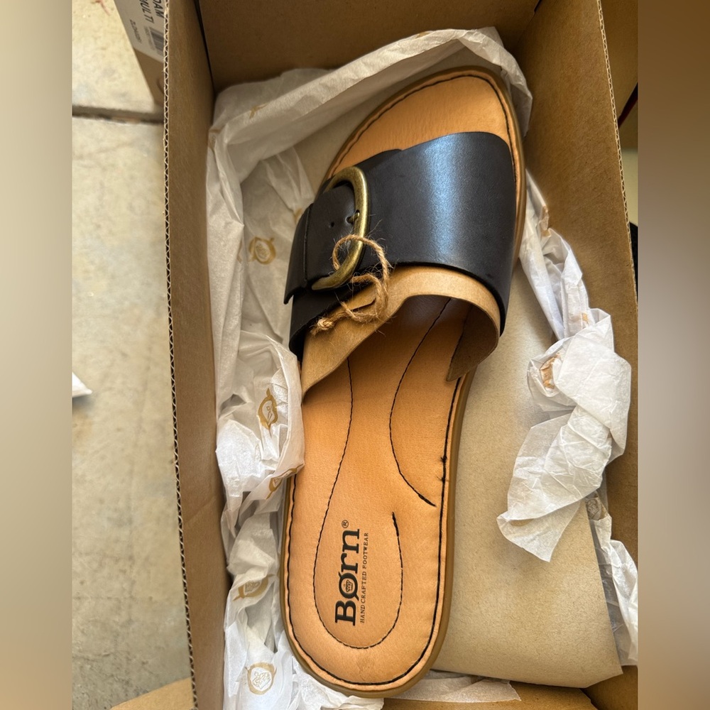 🎉LAST PIECE🎉Born Miarra Big Buckle Slide Sandals - Leather - Picture 1 of 11